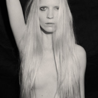 Mary Komasa kündigt neues Album für Oktober an