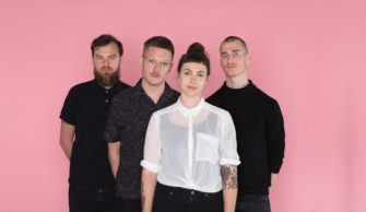 Review: Rauchen – Gartenzwerge unter die Erde