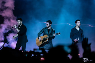 Jonas Brothers auf Happiness Begins Tour in der Lanxess Arena Köln – Fotos