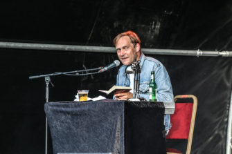 Thess Uhlmann kündigt Tour für Mai 2021 an