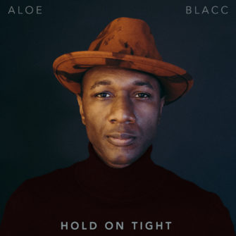 Aloe Blacc legt mit seinem neuen Song “Hold On Tight” eine echte Ode an den Durchhaltewillen vor