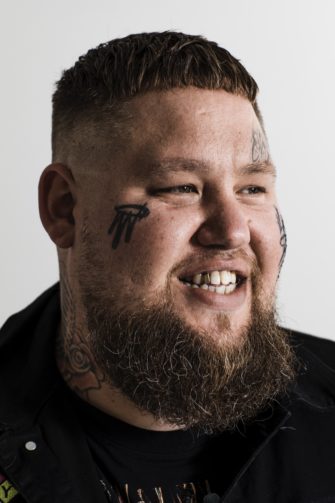 Rag’N’Bone Man kündigt Album „Life By Misadventure“ (VÖ 07.05.) an