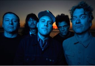 The Bronx kündigen neues Album „Bronx VI“ an und veröffentlichen Die erste Single „White Shadow“