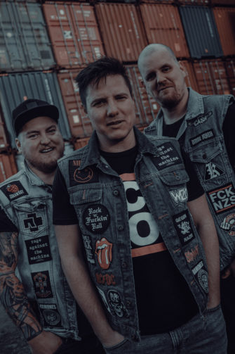 Festivalstalker präsentiert die neue AOP Single mit Spiegel