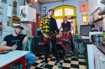 SKRANEFJELL droppen Ihre zweite Single „Kippen holen“