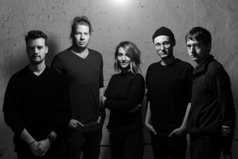 Festivalstalker präsentiert Indie-Pop-Artists [LEAK] mit „Queendom“