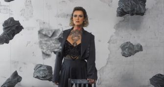 YAENNIVER befreit sich mit „Halb so ich“!