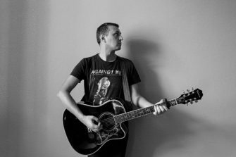 Singer-Songwriter Gab De Le Vega zeigt Video zu „We could be anything“