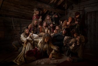 YE BANISHED PRIVATEERS droppen Scraggly Christmas Classic Cover “Carol of Bellows”