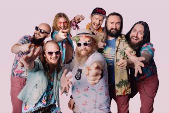 TROLLFEST droppen neue Single samt Video zu “Dance Like a Pink Flamingo”