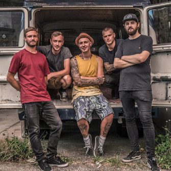 Bastard Radio feat. The Sensitives droppen neue Single zu “Run A Risk“