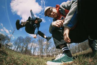 RAW PLASTIC droppen mit „Crying on a Surfboard“ eine neue Single samt Video