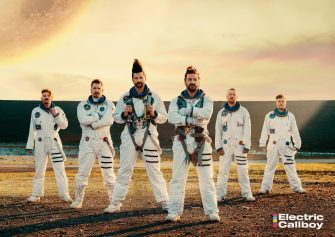 Electric Callboy bringen den Rave mit Finch ins Weltall – Neue Single „Spaceman“