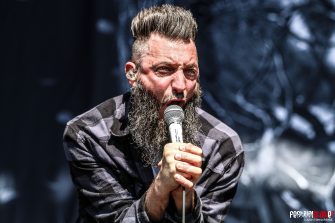 CALIBAN feat. Joe Bad von Fit For An Autopsy droopen das Video zu „Dear Suffering“