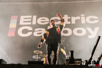 Electric Callboy toben sich im Schlagercore aus