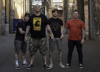 Das Punkrock-Quartet Rest Easy droppt neue Single „Hey Maxine“