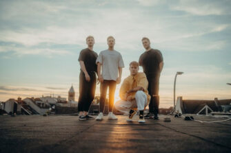 FLASH FORWARD feat. AS DECEMBER FALLS droppen neue Single „Over You“