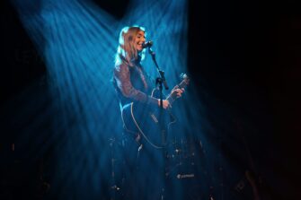 Festivalstalker kooperiert erneut mit LEYA VALENTINA zu „neu verliebt“