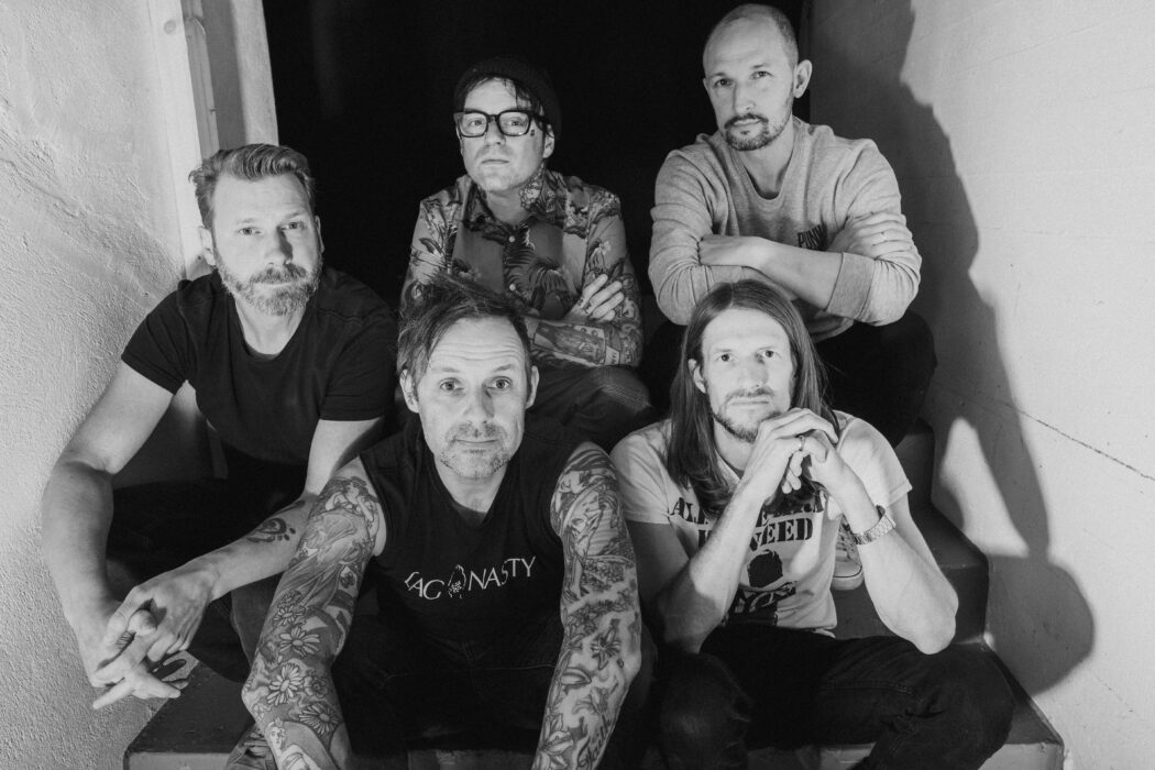 6 DONOTS 2022 sw, Querformat Danny Kötter _ @thezitterman