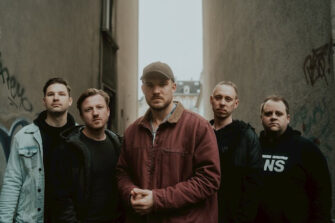 RISING INSANE mit der dritten Single „Half Alive“