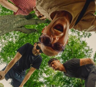 HEAVY LUNGS kündigt ihr lang erwartetes Debütalbum „All Gas No Brakes“ an und droppen den gleichnamigen Tittletrack