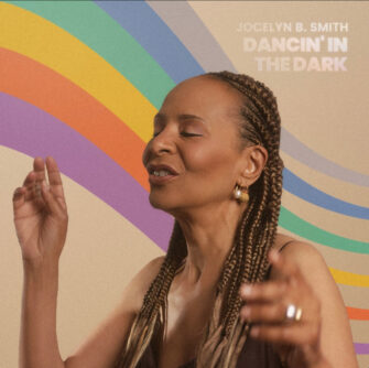 Die deutsche Stimme von „König der Löwen“ JOCELYN B. SMITH veröffentlicht „Dancin‘ in the Dark“