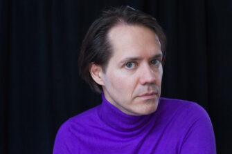 Früher Voltaire, jetzt SCHWARZ. Neue Single „A Crack of Light“