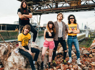 CLOWNS kündigen Album „ENDLESS“ an und droppen zweite Single „BISEXUAL AWAKENING“