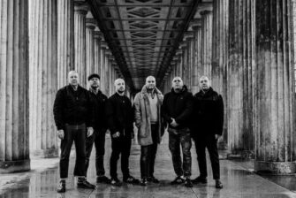 STOMPER 98 mit neuer Single zu „Wir Halten Die Fahnen Hoch“