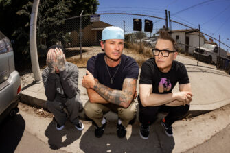 Blink-182 zeigen echte Emotionen mit „One More Time“