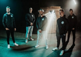 NEVER BACK DOWN veröffentlichen neue Single mit Video zu „Feed Me Your Lies“