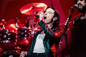 BLACK VEIL BRIDES feat. MACHINE HEAD veröffentlichen „Revenger“