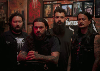 ESHTADUR mit banger zu „Fire Above Mountain Below“