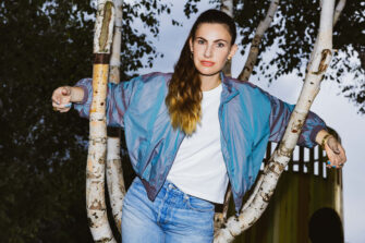 MARIE CURRY kündigt erstes Soloalbum „Cameo“ an mit neuer Single „Nag Champa“