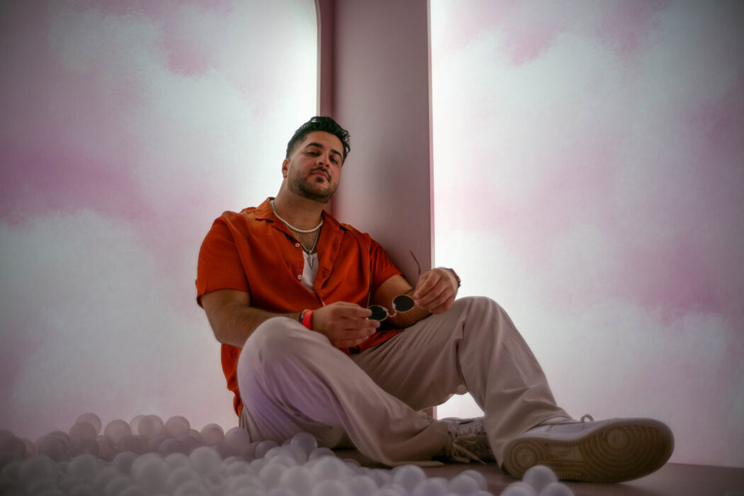 showbid – Querformat Rosa Raum – Nikkash Sutharsan