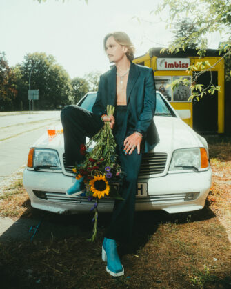 Jo Halbig stellt die wichtige Frage nach Glück