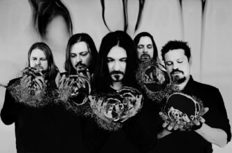 ORANSSI PAZUZU mit neuer Single zu ‚MUUNTAUTUJA‘