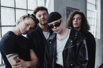 GLAZED CURTAINS veröffentlichen ihr mit Spannung erwartetes zweites Album „CLAUSTROPHOBIA“