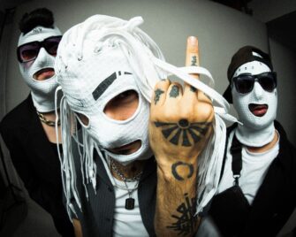 BLUTHUND stellen sich auf neuer Single „Egal“ der Abwärtsspirale des kapitalistischen Alltagstrotts