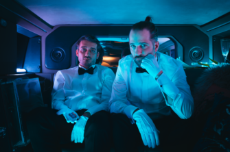 dicht & ergreifend unerwartet neu mit „HiGHLiFE“