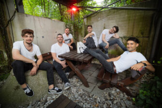 Newcomer mit 2000er Vibes: Clear Blue Sky im Interview zur EP „Here and Now“