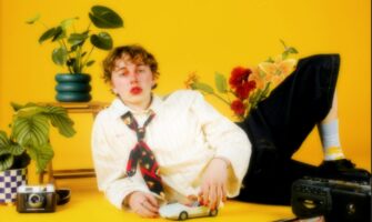 OSKAR HAAG mit neuem Muscvideo zu „WAKE THE NEIGHBORS“