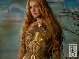 CHARLOTTE WESSELS enthüllt faszinierende zweite Single „Chasing Sunsets“