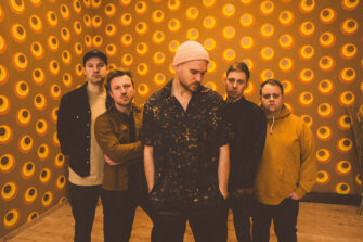 RISING INSANE veröffentlichen ihre neue Single „LIGHTHOUSE“