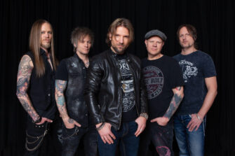 THE NEW ROSES feat. Gill Montgomery veröffentlichen emotionale Rock-Ballade “Hold Me Up”