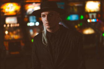 LORD OF THE LOST Sänger CHRIS HARMS veröffentlicht neue Single „Lunamor”