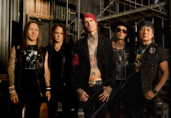 BUCKCHERRY droppen Titelsong „Roar Like Thunder“