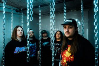 SPLIT CHAIN mit neuer Single „BORED. TIRED. TORN.“