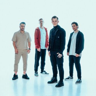 CHAOSBAY hinterfragen mit ihrer ersten neuen Single des Jahres das klassische Feindbild: „ENEMY“