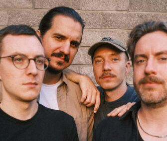 HYPERDOG verarbeiten ihre Hassliebe zum „Smartphone“